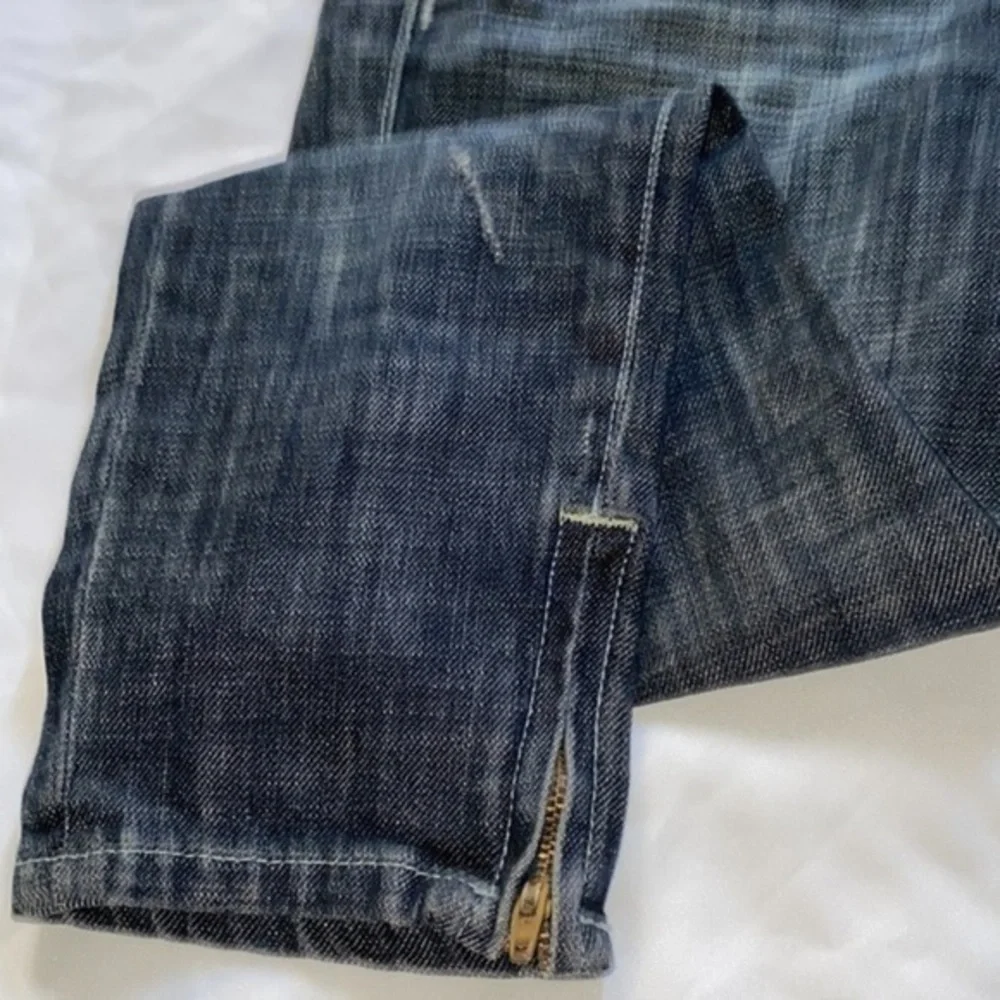 Capris BEBE jeans 👖 real nice size 27